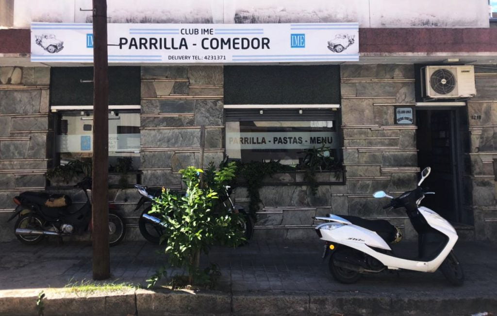 Fachada frente al bodegón club IME